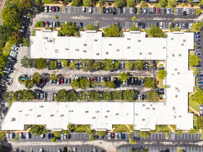 More Photos Of 776-858 S Military Trl, Deerfield Beach Research And Development For Lease