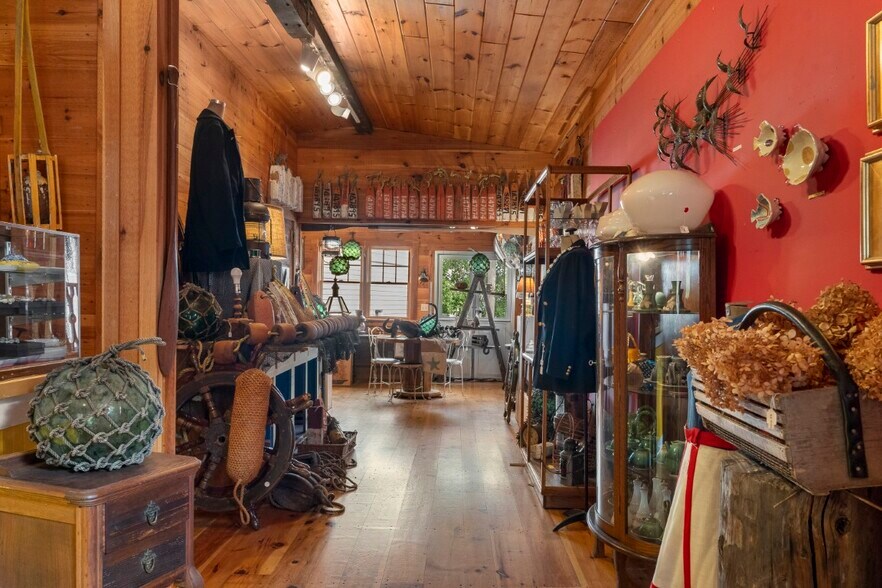 More Photos Of 10 McKown St, Boothbay Harbor Storefront For Sale