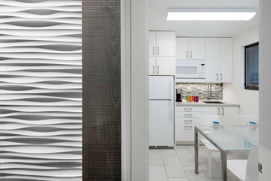 More Photos Of 57 N Middletown Rd, Nanuet Medical For Sale