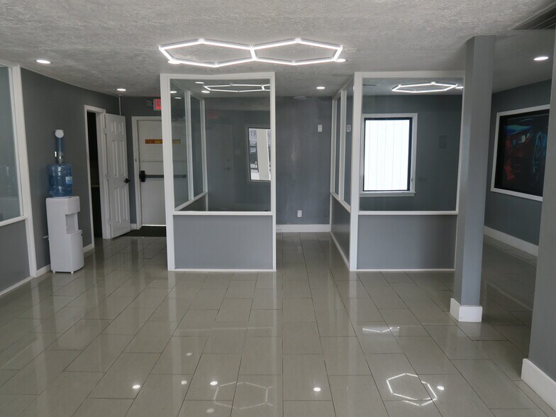 More Photos Of 5638 Star Ln, Houston Auto Dealership For Lease