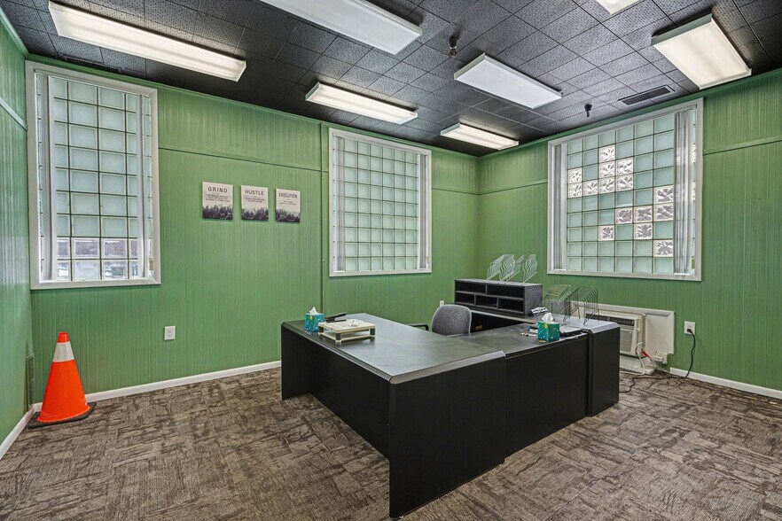 More Photos Of 49 S 2nd St, New Vienna Manufacturing For Lease