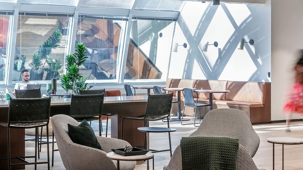 More Photos Of 500 W Madison St, Chicago Coworking Space