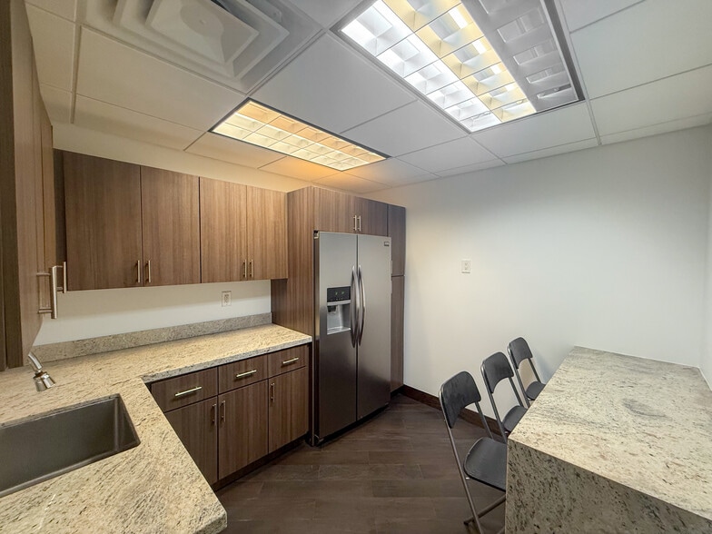 More Photos Of 3030-3050 NW 82nd Ave, Miami Showroom For Lease