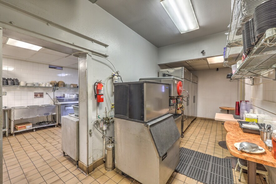 More Photos Of 2120-2126 S Boulder Hwy, Henderson Freestanding For Sale