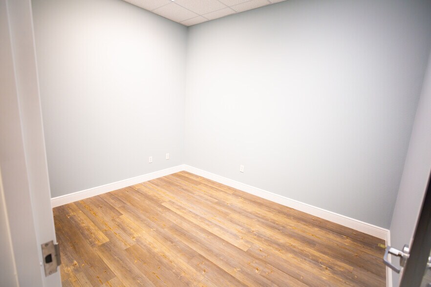 More Photos Of 2121 S Hiawassee Rd, Orlando Apartments For Lease