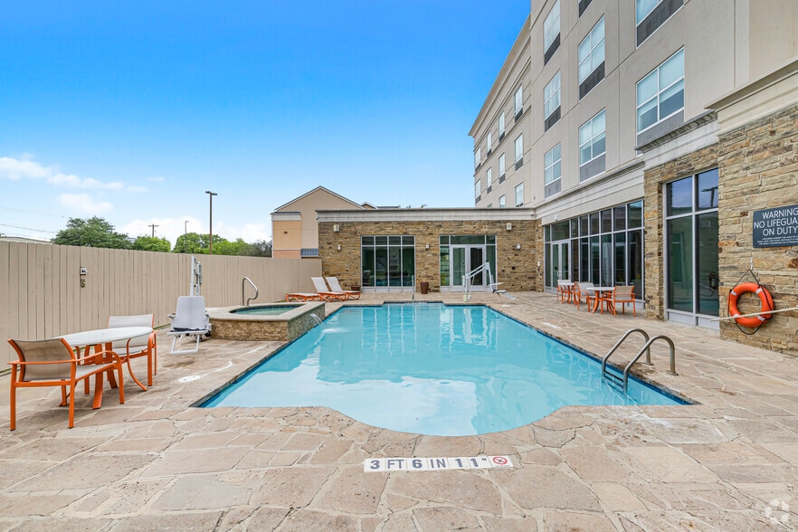 More Photos Of 300 E Central Texas Expy, Killeen Hotel For Sale