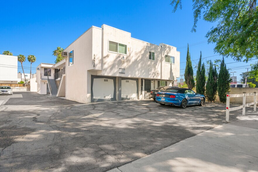 More Photos Of 14525 Albers St, Sherman Oaks Apartments For Sale