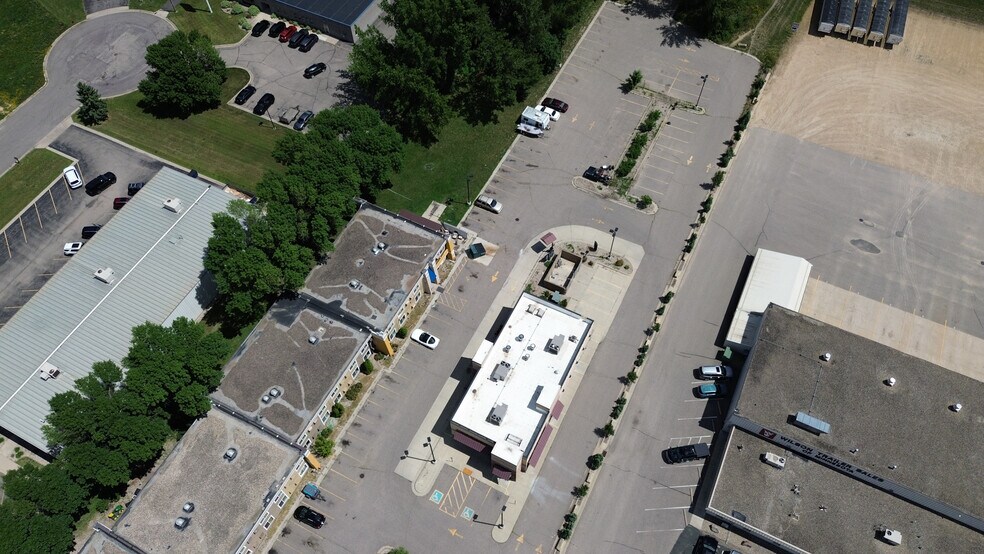 More Photos Of 101 W Lind St, Mankato Fast Food For Lease