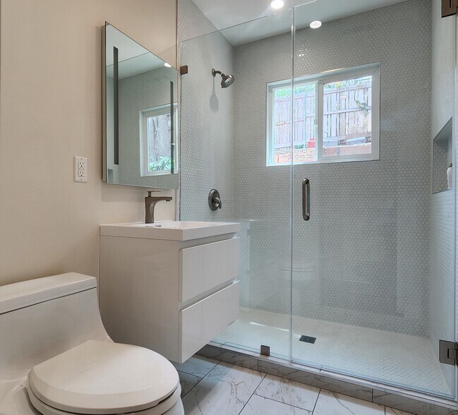 More Photos Of 3331 Hamilton Way, Los Angeles Apartments For Sale