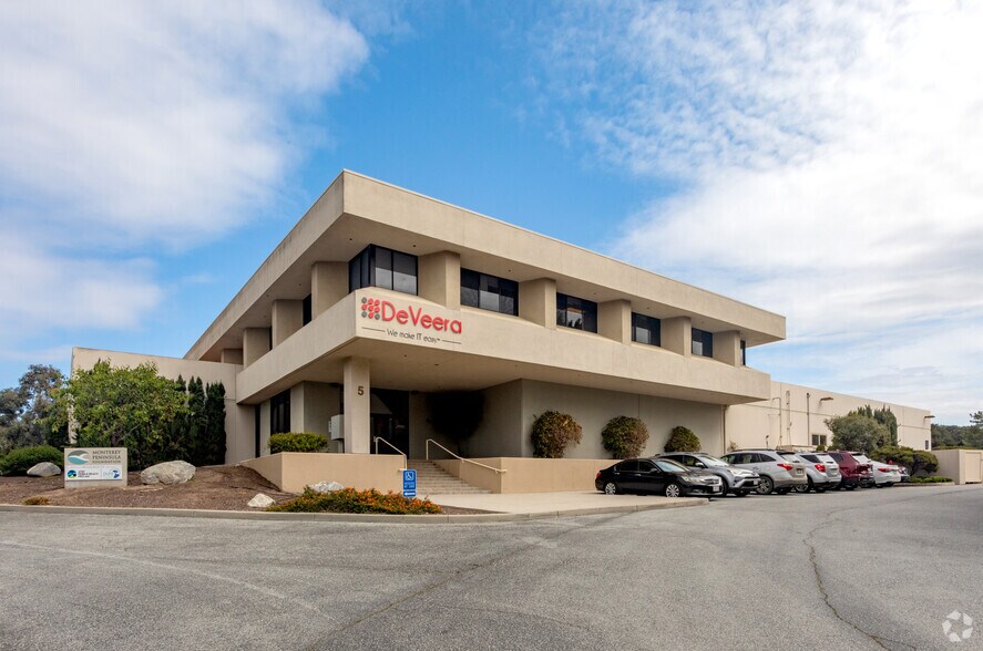 More Photos Of 5 Mandeville Ct, Monterey Flex For Sale