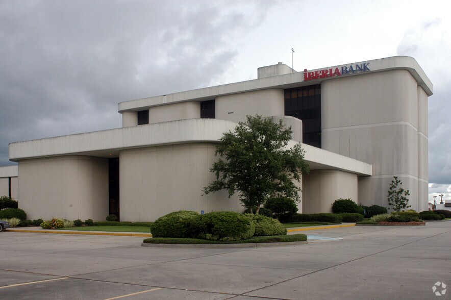 Primary Photo Of 1101 E Admiral Doyle Dr, New Iberia Office For Lease
