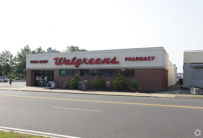 More Photos Of 50 Saint James Blvd, Springfield Drugstore For Lease