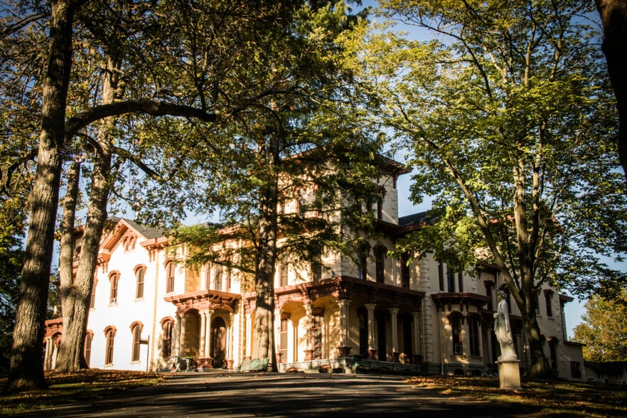 More Photos Of 1002 Railroad St, Danville Specialty For Sale