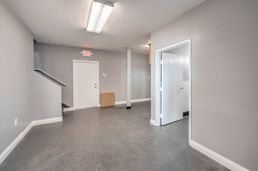 More Photos Of 5965 Harrison Dr, Las Vegas Warehouse For Lease