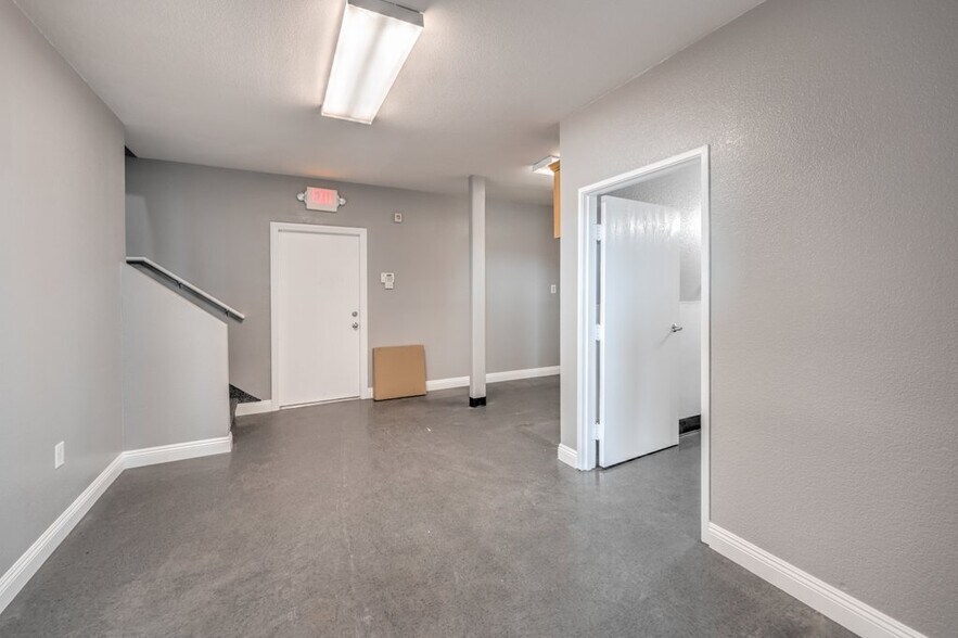 More Photos Of 5965 Harrison Dr, Las Vegas Warehouse For Lease