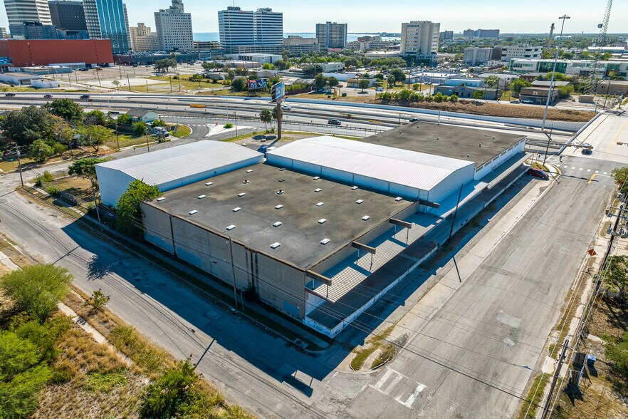 More Photos Of 900 N Staples St, Corpus Christi Distribution For Lease