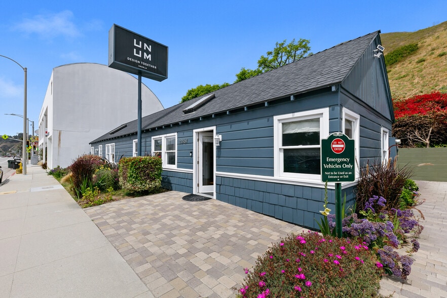 Primary Photo Of 22467 Pacific Coast Hwy, Malibu Freestanding For Sale