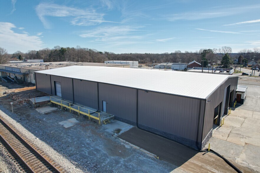 More Photos Of 300 E Henderson St, Salisbury Manufacturing For Sale