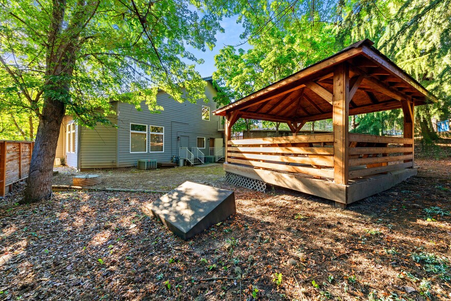 More Photos Of 873 NE 7th St, Grants Pass Medical For Lease