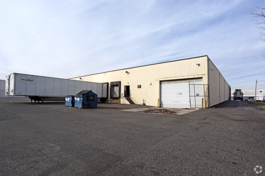 More Photos Of 514 Kaiser Dr, Folcroft Warehouse For Lease