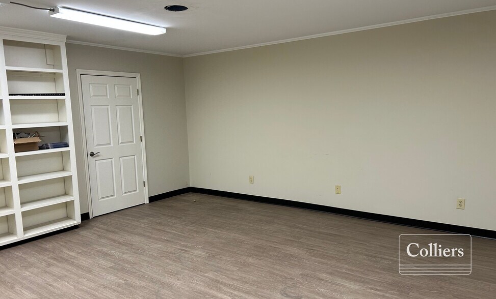 More Photos Of 212 Candi Ln, Columbia Warehouse For Lease