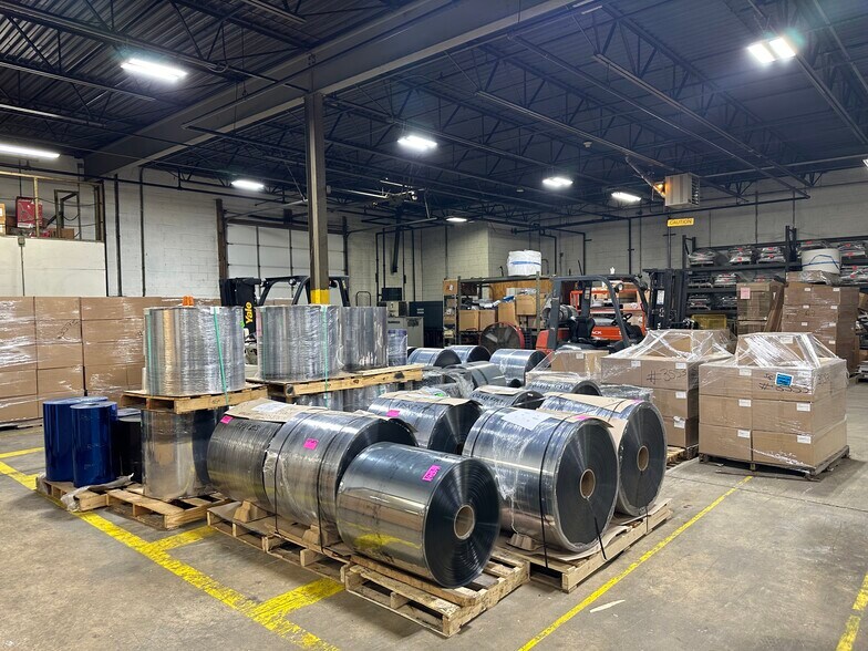 More Photos Of 305 Hankes Ave, Aurora Warehouse For Sale