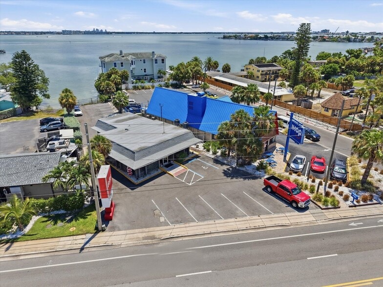 More Photos Of 5005 Gulf Blvd, Saint Petersburg Storefront For Sale