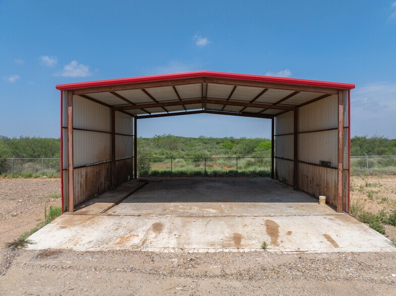 More Photos Of 3661 Fm 468, Cotulla Warehouse For Lease