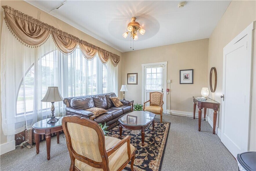 More Photos Of 121 Ridge Ave, Washington Funeral Home For Sale