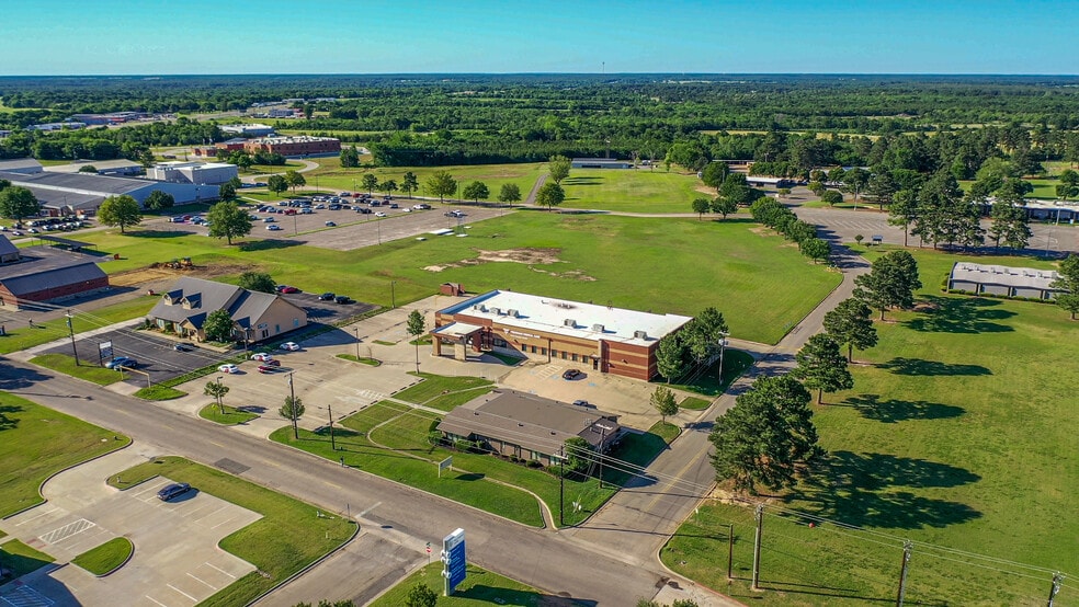 More Photos Of 635 Stone Ave, Paris Medical For Sale