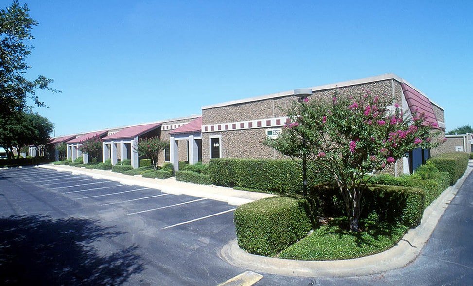 More Photos Of 820-876 N Glenville Dr, Richardson Research And Development For Lease