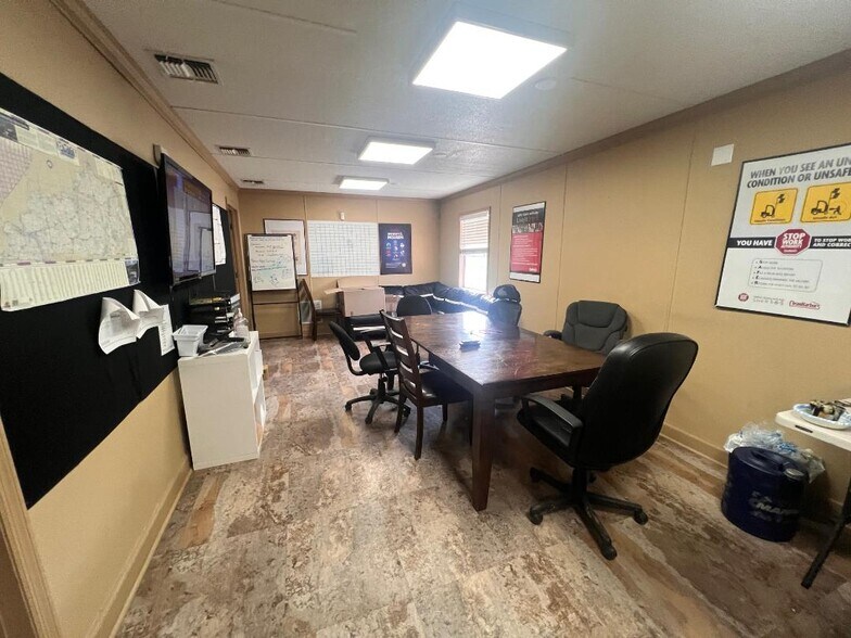 More Photos Of 2220 State Route 3, Catlettsburg Manufacturing For Sale