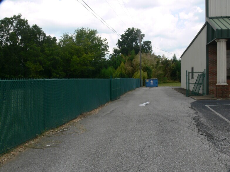 More Photos Of 1631 E Hamric Dr, Oxford Medical For Sale