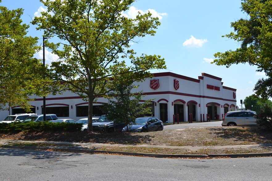 More Photos Of 901 Eden Way, Chesapeake Freestanding For Lease