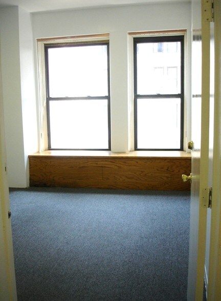 More Photos Of 234 S Wabash Ave, Chicago Office For Lease