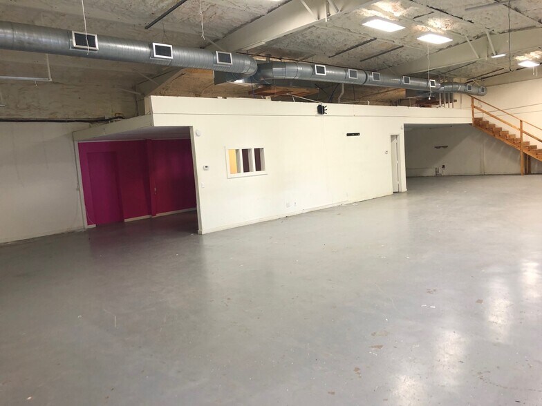 More Photos Of 1008 NW 82nd St, Oklahoma City Service For Lease