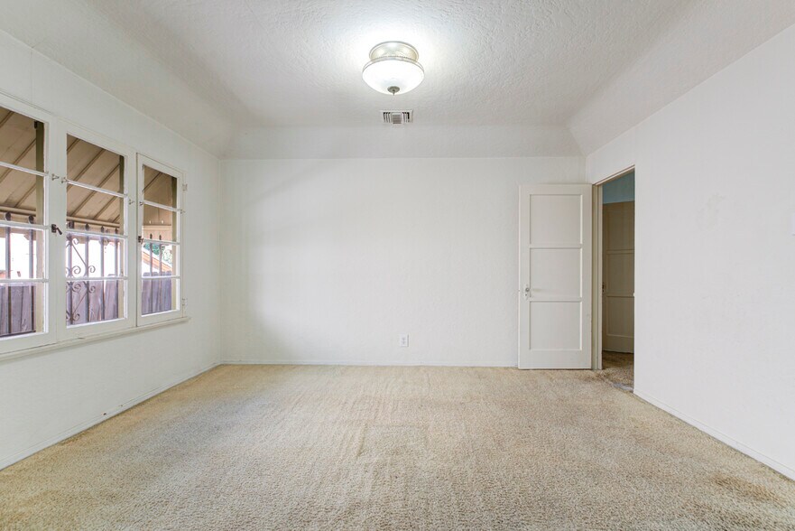 More Photos Of 4909 York Blvd, Los Angeles Office For Sale