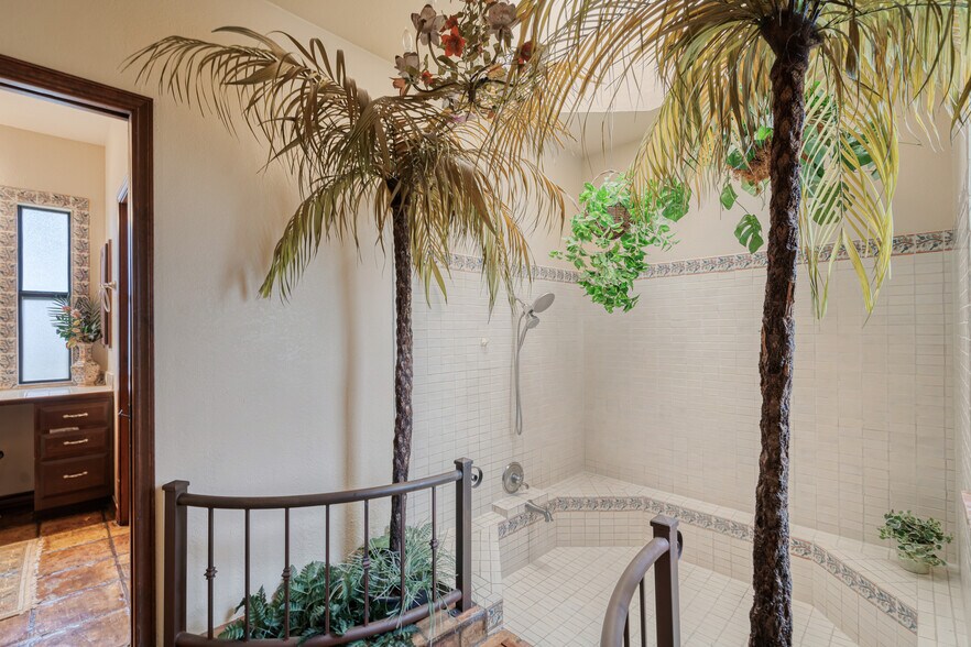 More Photos Of 505 Gilchrist Ln, Del Rio Specialty For Sale