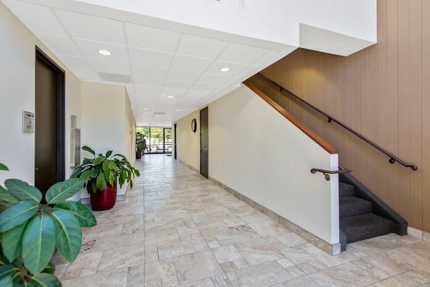 More Photos Of 468 Pennsfield Pl, Thousand Oaks Office For Sale