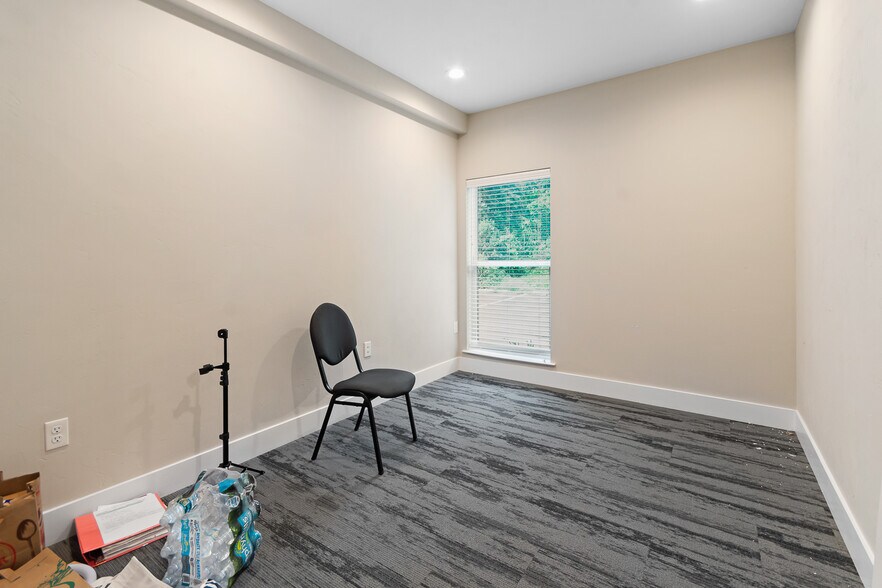 More Photos Of 2720 NW 6th St, Gainesville Medical For Lease