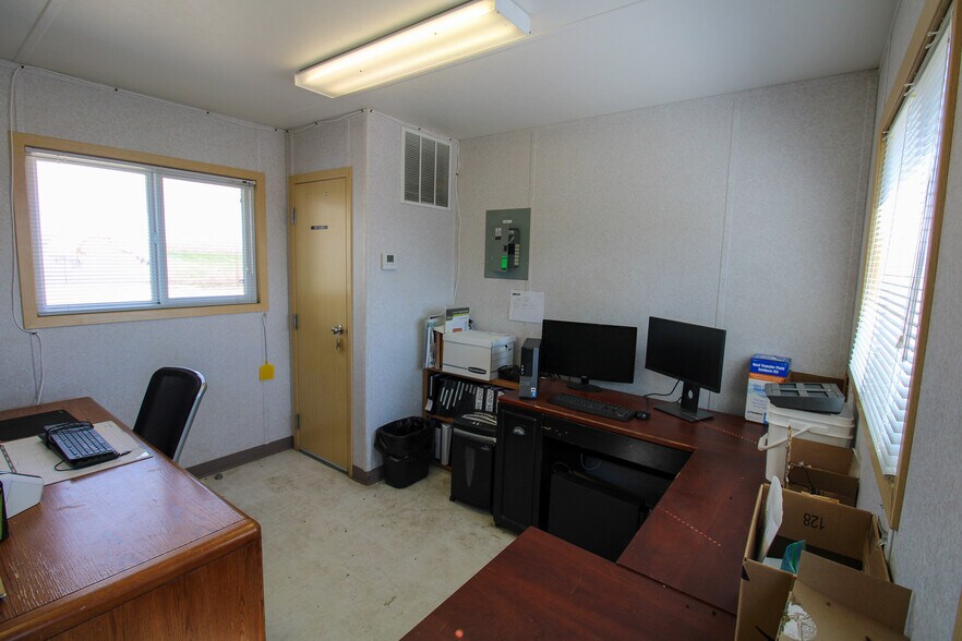 More Photos Of 5640 44th Ave S, Clinton Industrial For Sale