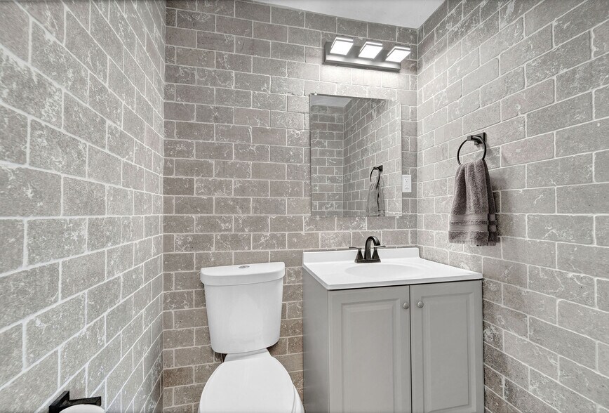 More Photos Of 601-607 White Horse Pike, Hammonton Office For Sale