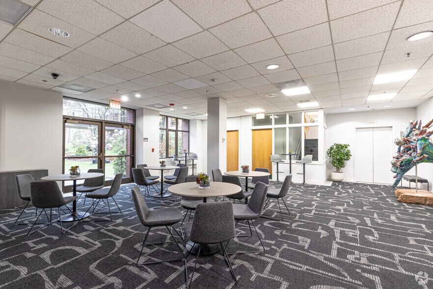 More Photos Of 67 Hunt St, Agawam Medical For Lease