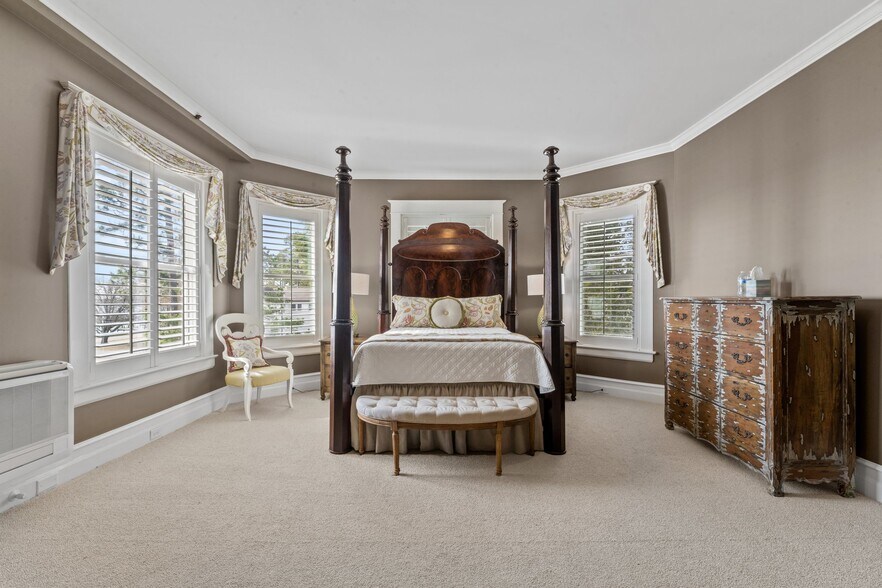 More Photos Of 738 E Main St, Belhaven Hotel For Sale