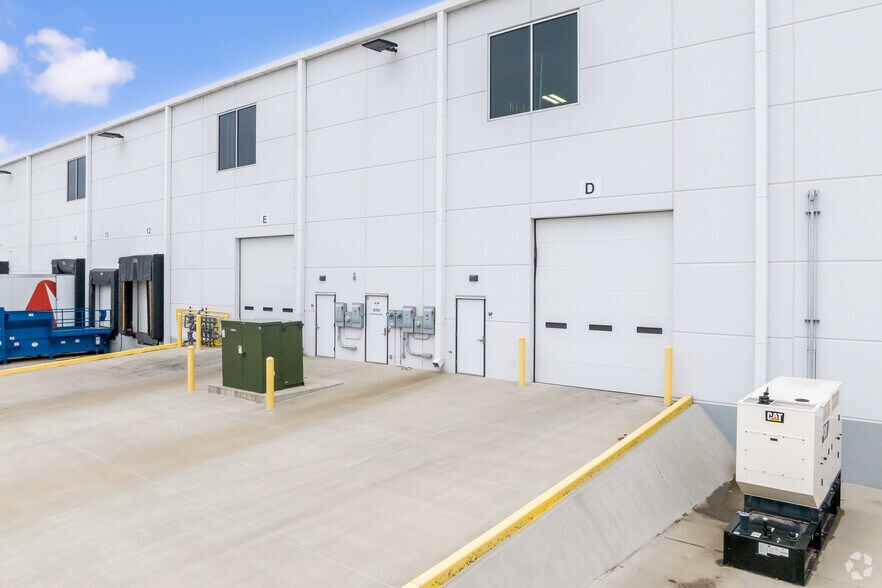 More Photos Of 9501 NE Parvin Rd, Kansas City Unknown For Lease