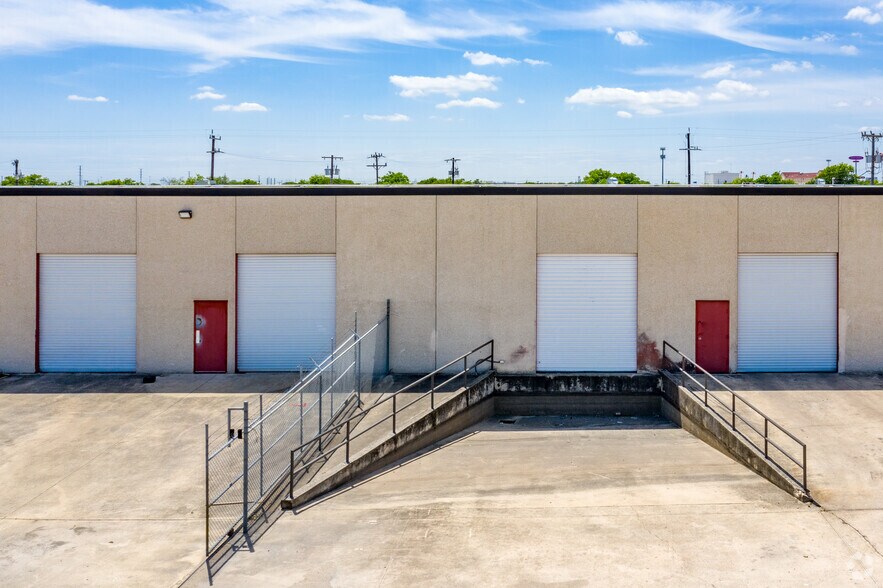 More Photos Of 4727-4751 Center Park Blvd, San Antonio Manufacturing For Lease