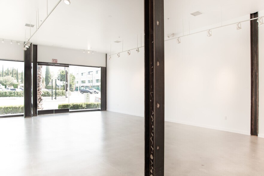 More Photos Of 8501-8511 Melrose Ave & 603-615 La Cienega Blvd, West Hollywood Storefront For Lease
