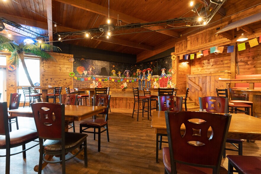 More Photos Of 1401 S Morley St, Moberly Restaurant For Sale