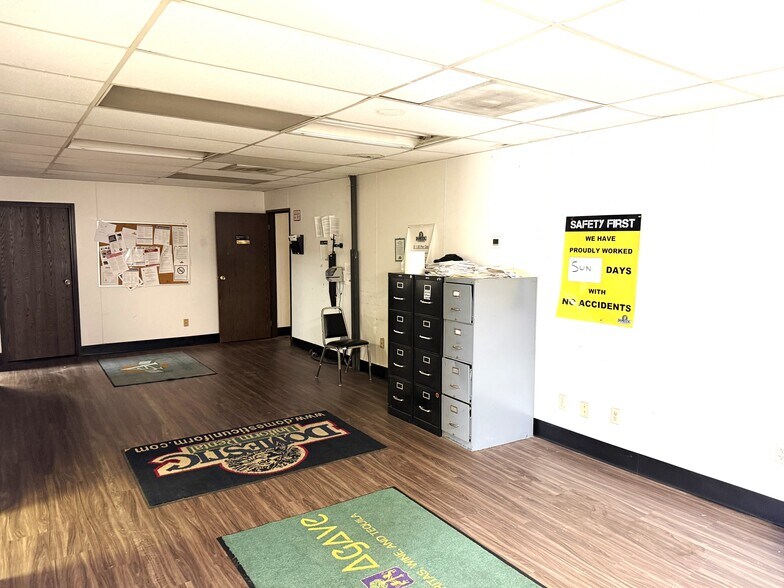 More Photos Of 2080-2090 Fairwood Ave, Columbus Warehouse For Lease