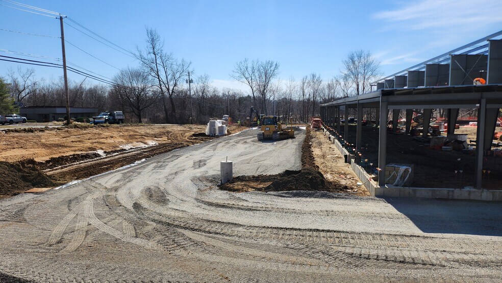 More Photos Of 2 Lear Jet Lane, Latham Light Manufacturing For Lease